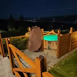 Деревянный коттедж Podhalanskie U Magdusi I Marcina Z Jacuzzi